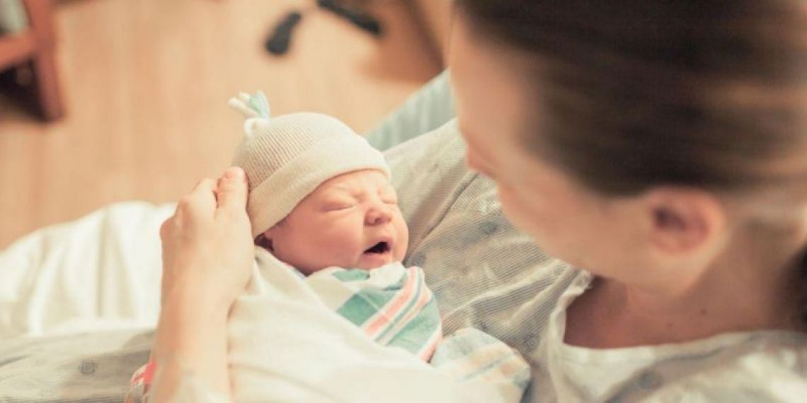 Vers un retour du « congé de naissance », plus court mais mieux payé que le congé parental ?