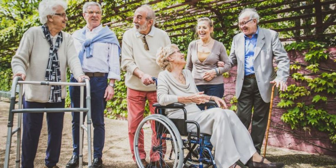 Quel est le reste à charge moyen des seniors résidant en établissement pour personnes âgées ?