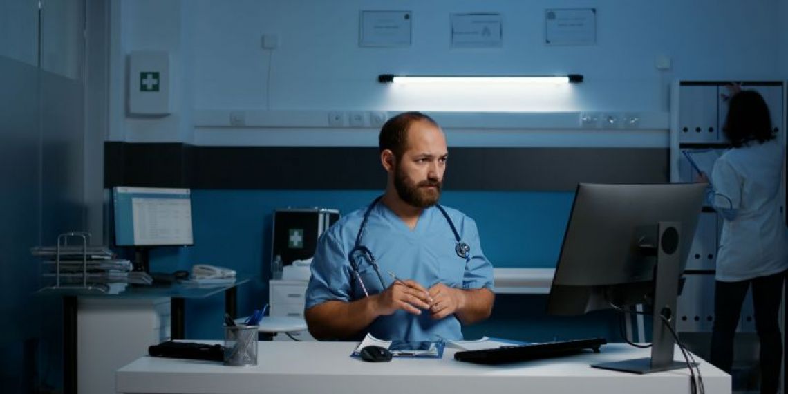 Soins en horaires décalés : la France peut-elle encore compter sur ses médecins ?