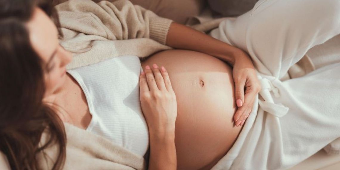 Engagés dans un processus d’adoption ou de PMA ? La loi facilitant le parcours pour tous officiellement publiée au Journal Officiel