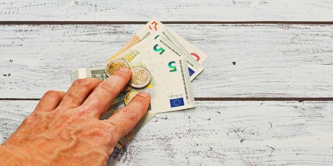 Qui paie les cotisations sociales et où les déclarer ?