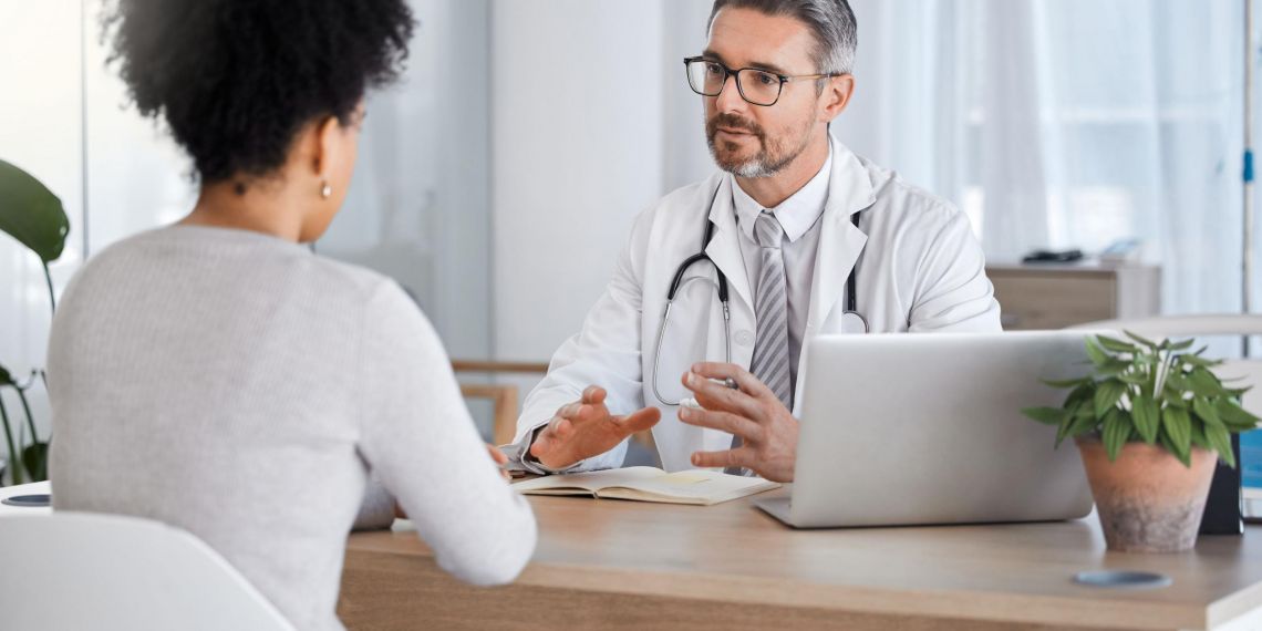 Un médecin et sa patiente