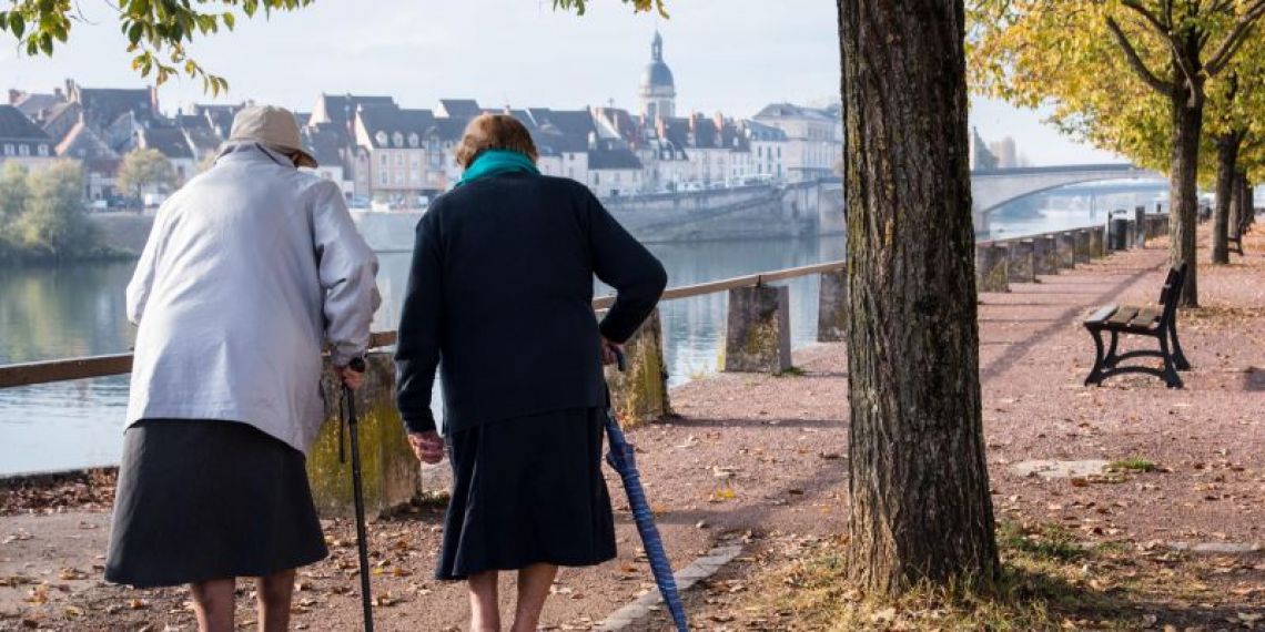 Taxer les retraités, faire travailler les actifs gratuitement… pour financer la dépendance, plusieurs pistes sont sur la table