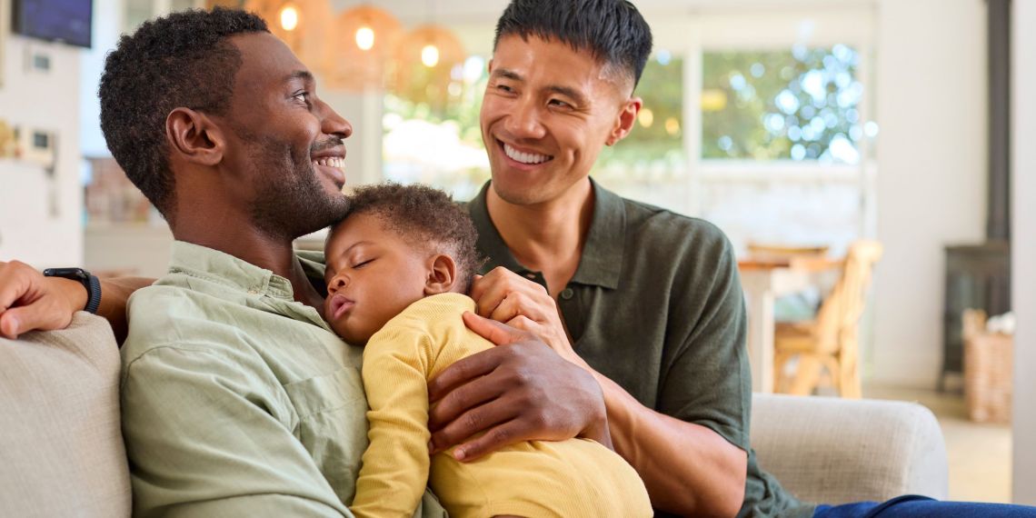 Congés parentaux pour les couples de même genre : le Conseil constitutionnel saisi sur une possible inconstitutionnalité des règles actuelles