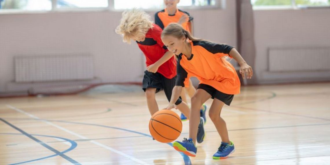 Le coût des activités extrascolaires est un frein pour 31 % des familles modestes