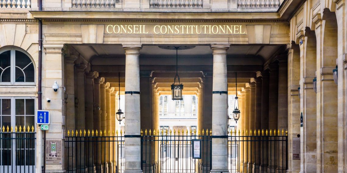 L’avance du versement des IJSS maternité par l’employeur est un cavalier législatif, la disposition censurée