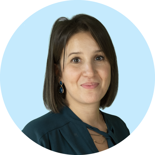 Portrait d'Amelle Hamdaoui, rédactrice juriste en protection sociale chez Previssima