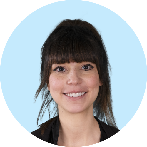 Portrait de Kahina Saidi, journaliste en protection sociale chez Previssima